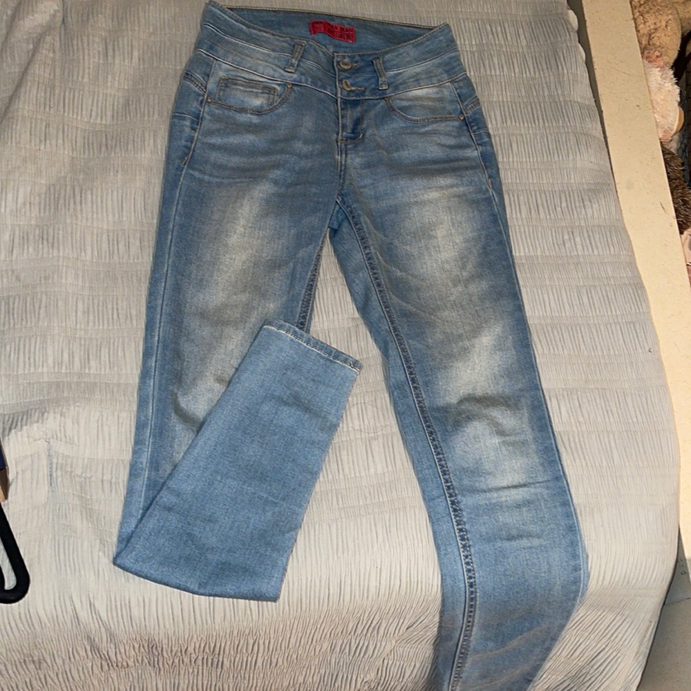 BUTT LIFTING JEANS